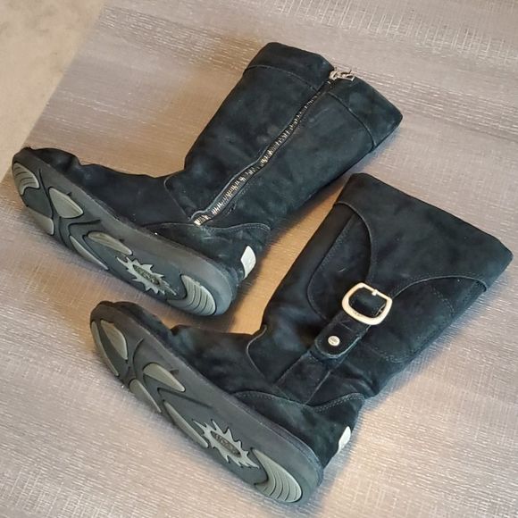 Black UGG boots - Picture 9 of 16